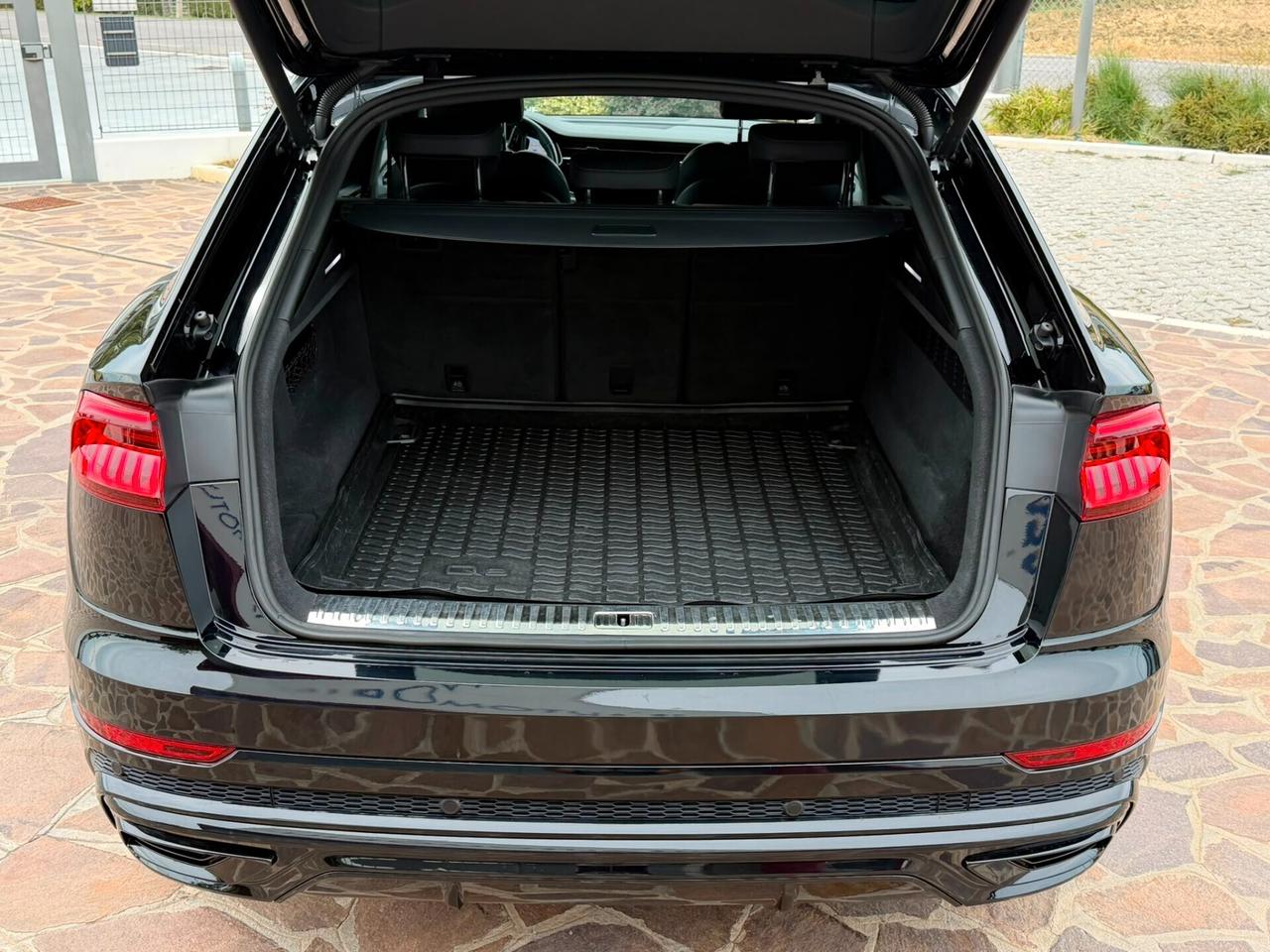 Audi Q8 45 3.0 TDI MHEV 231 CV quattro tiptronic s-line black edition