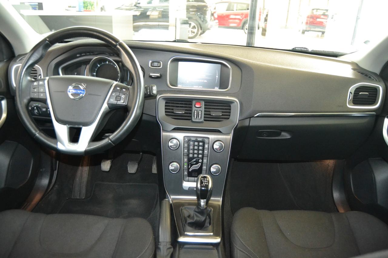 Volvo V40 1.6D2 115CV Momentum UniPro/Navi/Cruise
