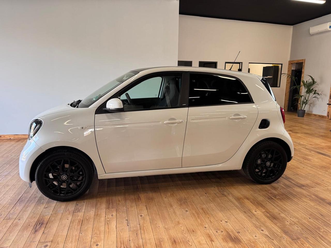 Smart ForFour 0.9 90CV PRIME SPORT PACK ,PANO,NAVI,LED,RETRO,UNIPRO