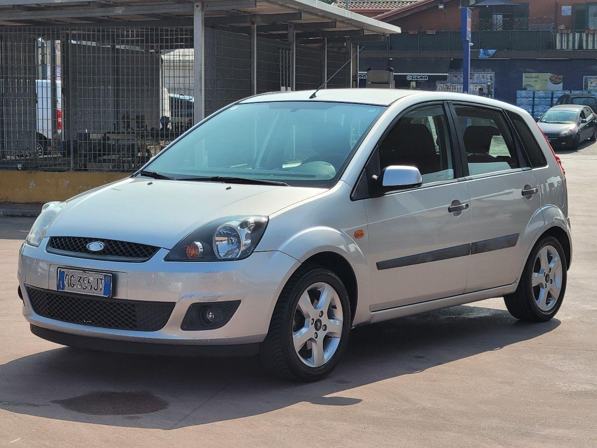 FORD - Fiesta - 1.2i 16V 5 porte Ghia