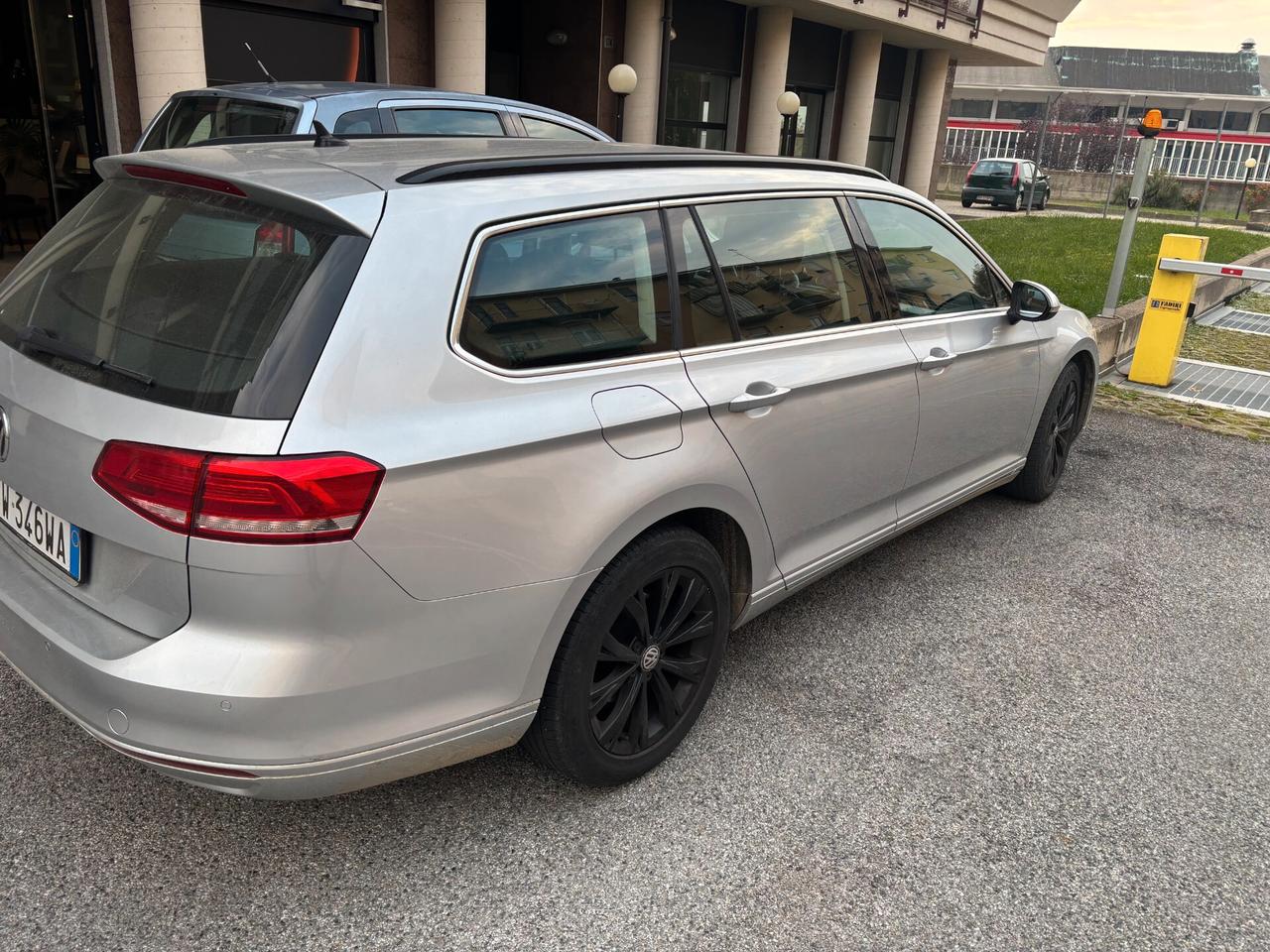 Volkswagen Passat Variant 1.6 TDI SCR DSG Business BMT