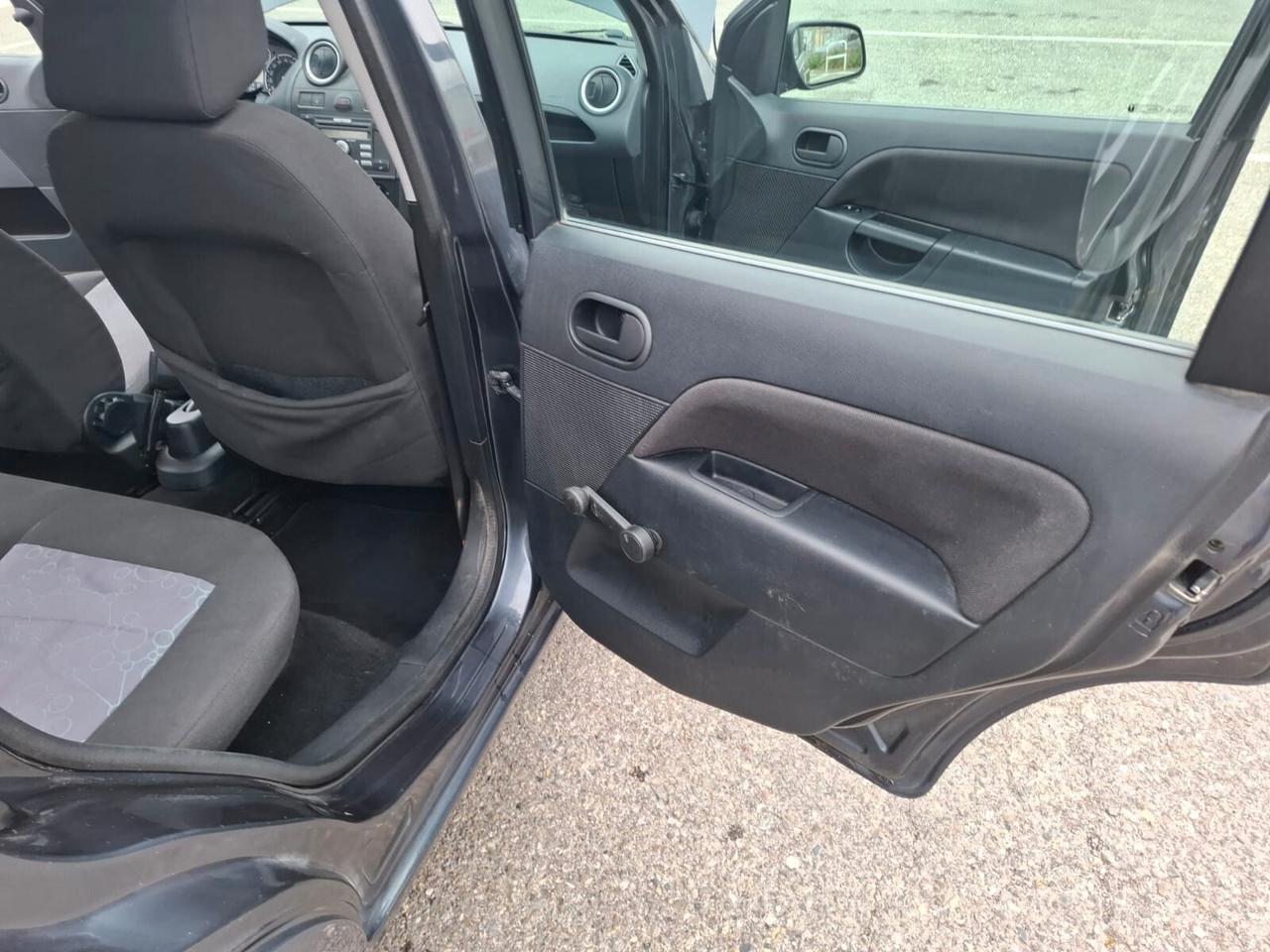 Ford Fiesta 1.2 5 porte SOLAMENTE 85.000 KM