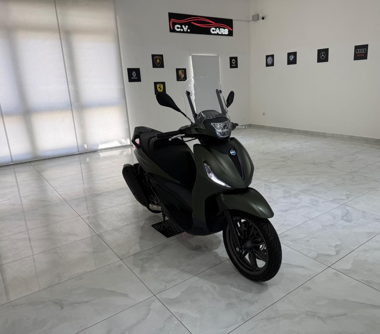 Piaggio Beverly 300 ABS - ASR DEEP BLACK