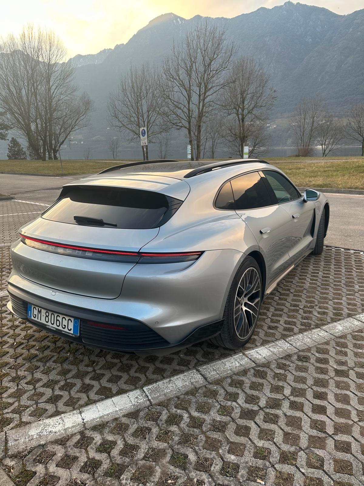Porsche Taycan 4 Cross Turismo