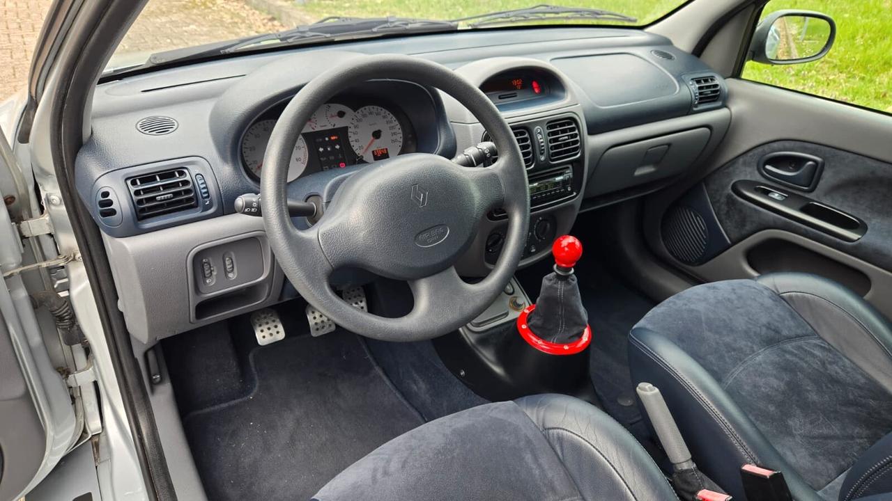 Renault Clio 3.0 V6 24V cat 3 porte Sport