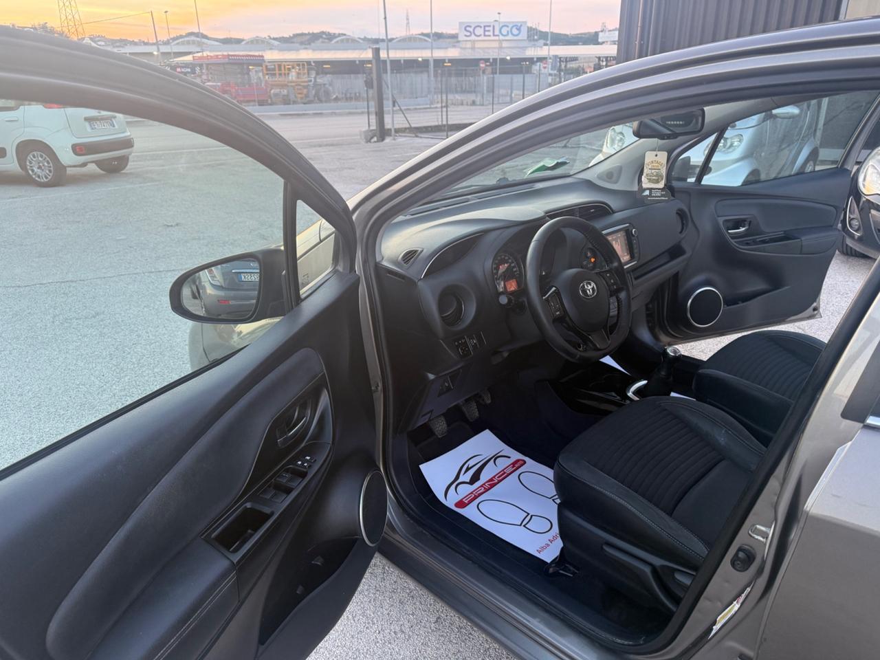 Toyota Yaris 1.0 5 porte Lounge