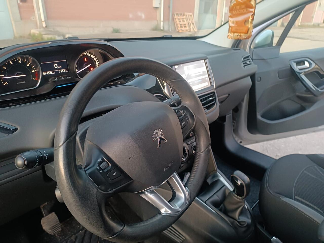 Peugeot 208 2013---1.0 Benzina Neopatentati