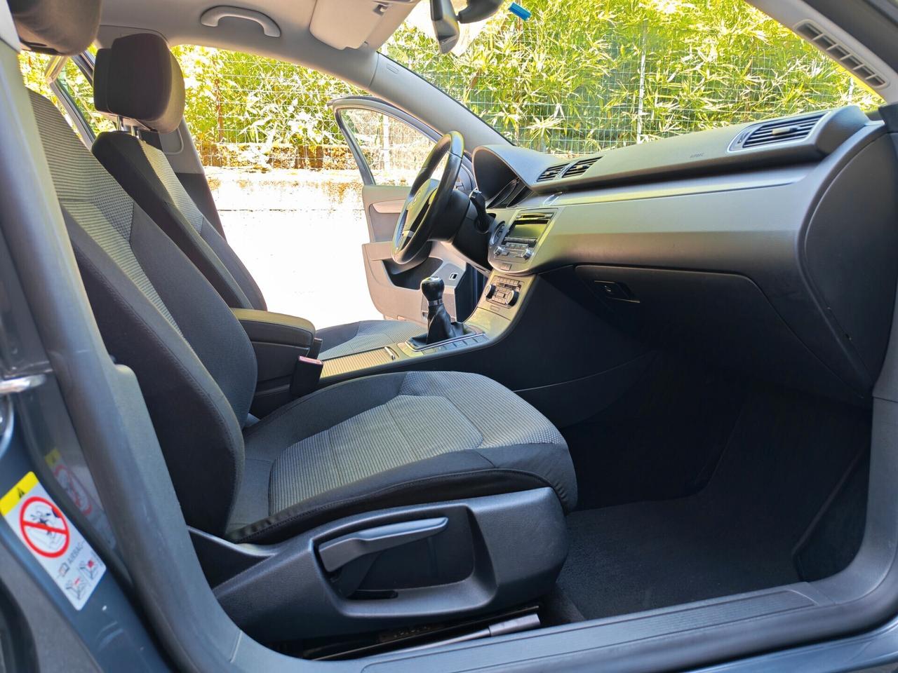 Volkswagen Passat Variant 1.6 DIESEL 105cv / Unipro