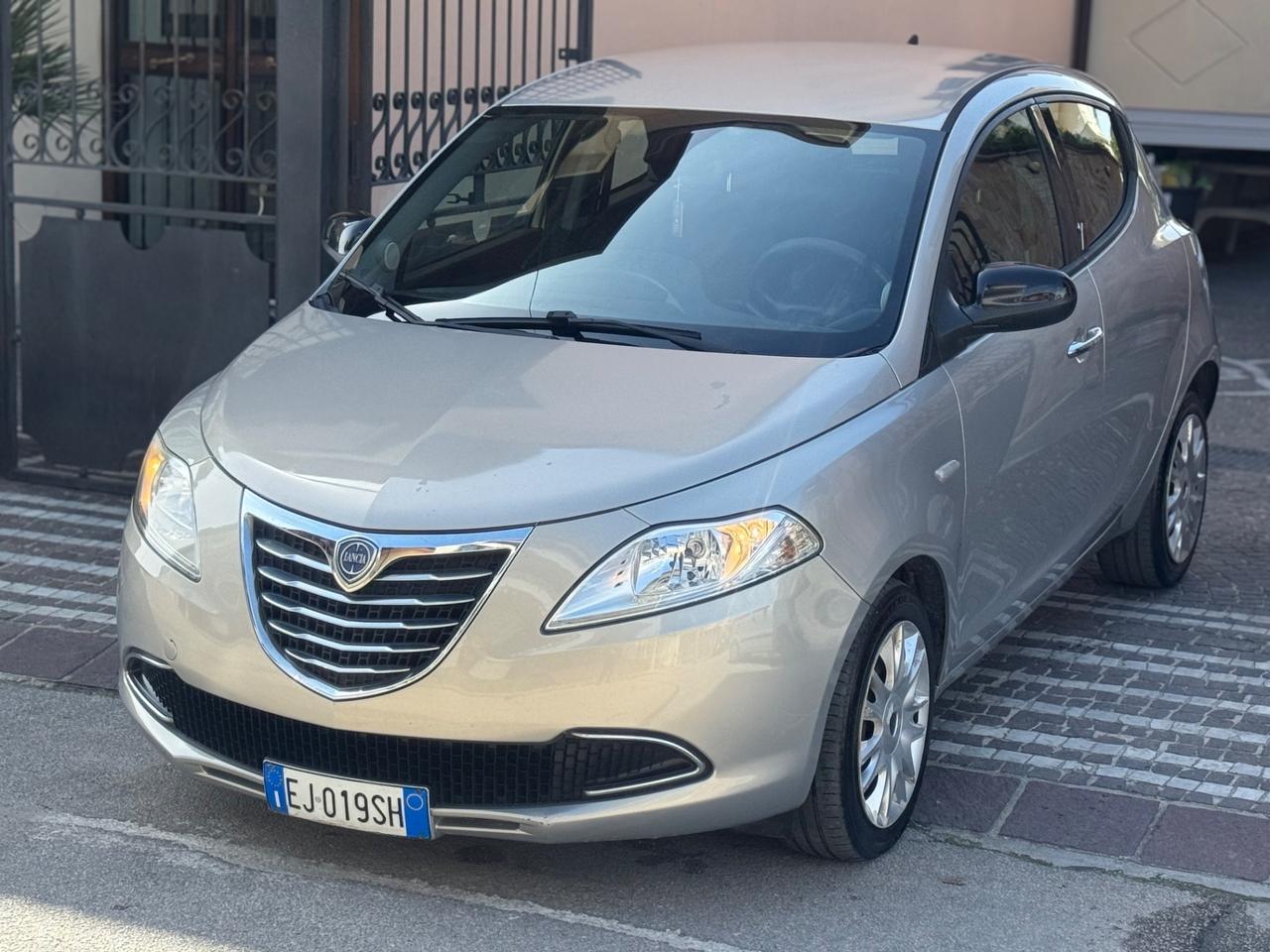 Lancia Ypsilon 0.9 TwinAir 85 CV 5 porte S&S DFN Platinum