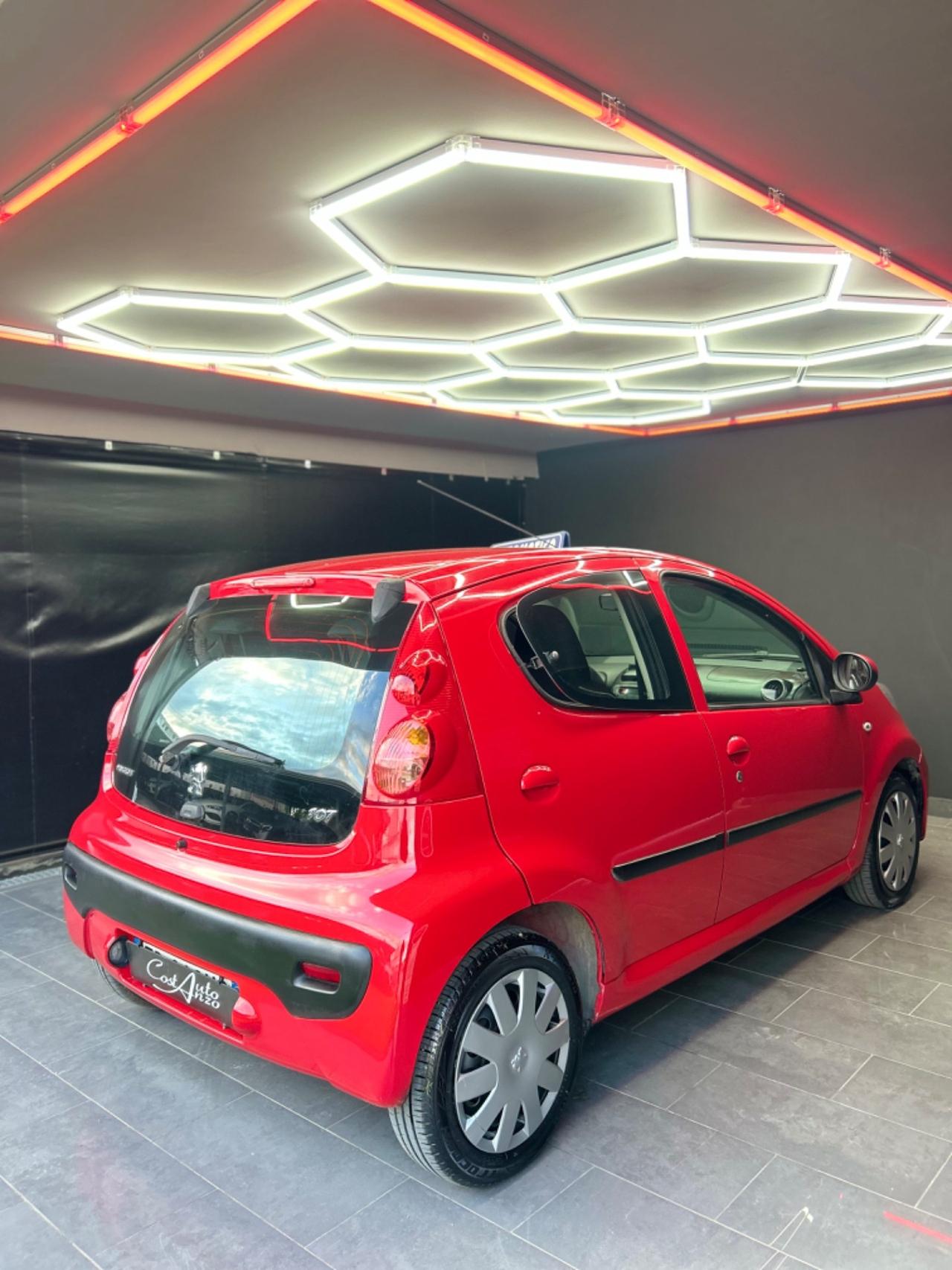 Peugeot 107 1.0 Benz. Sweet Years 2Tronic 2010