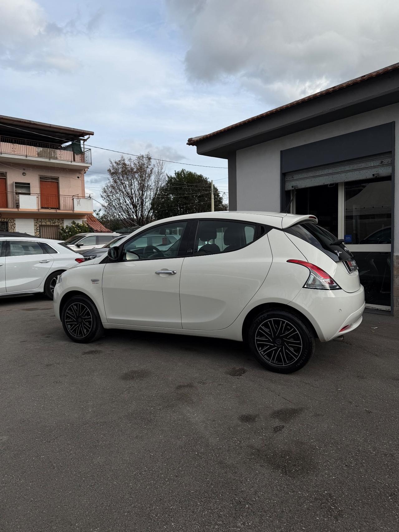 Lancia Ypsilon Hybrid Ecochic
