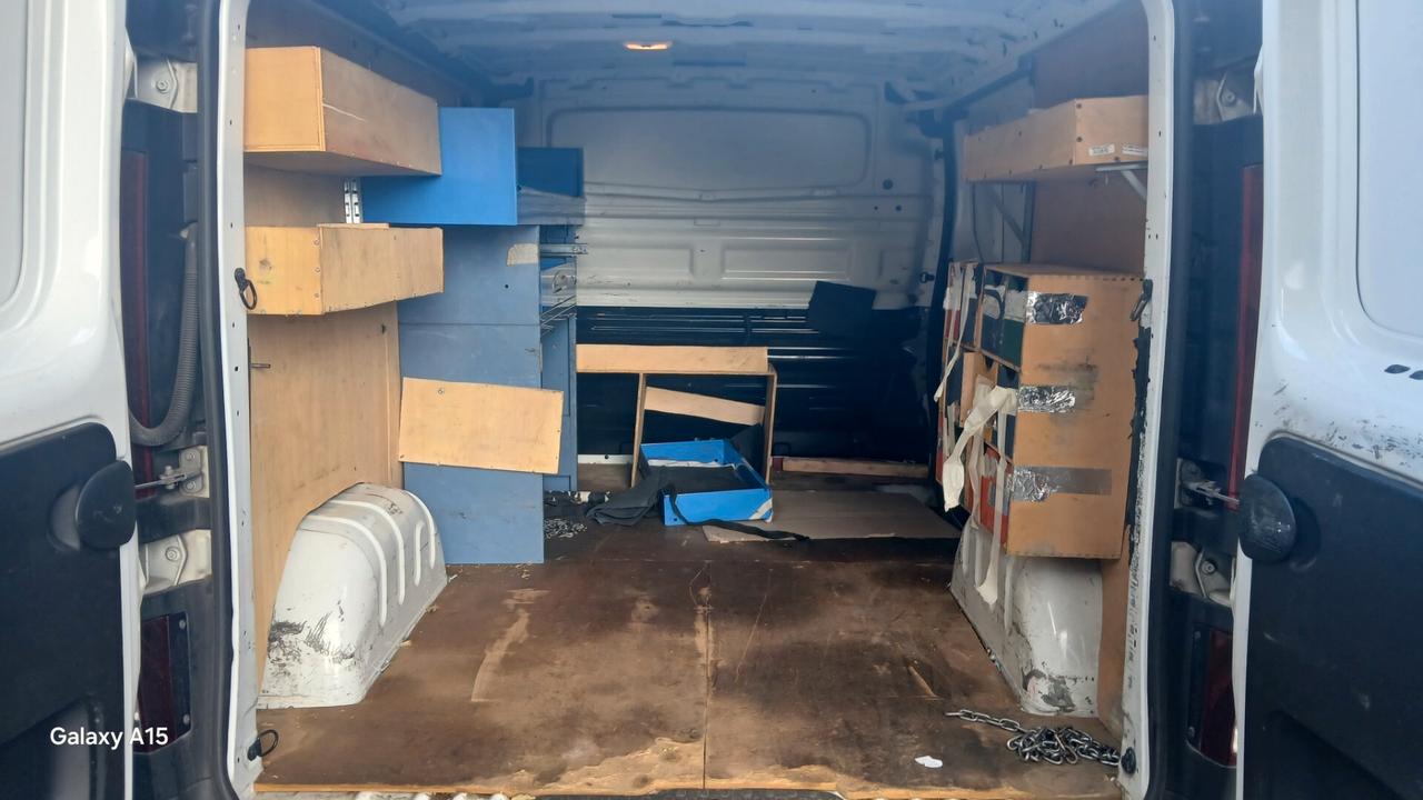 Renault Trafic T27 2.0 dCi 120CV PASSO LUNGO