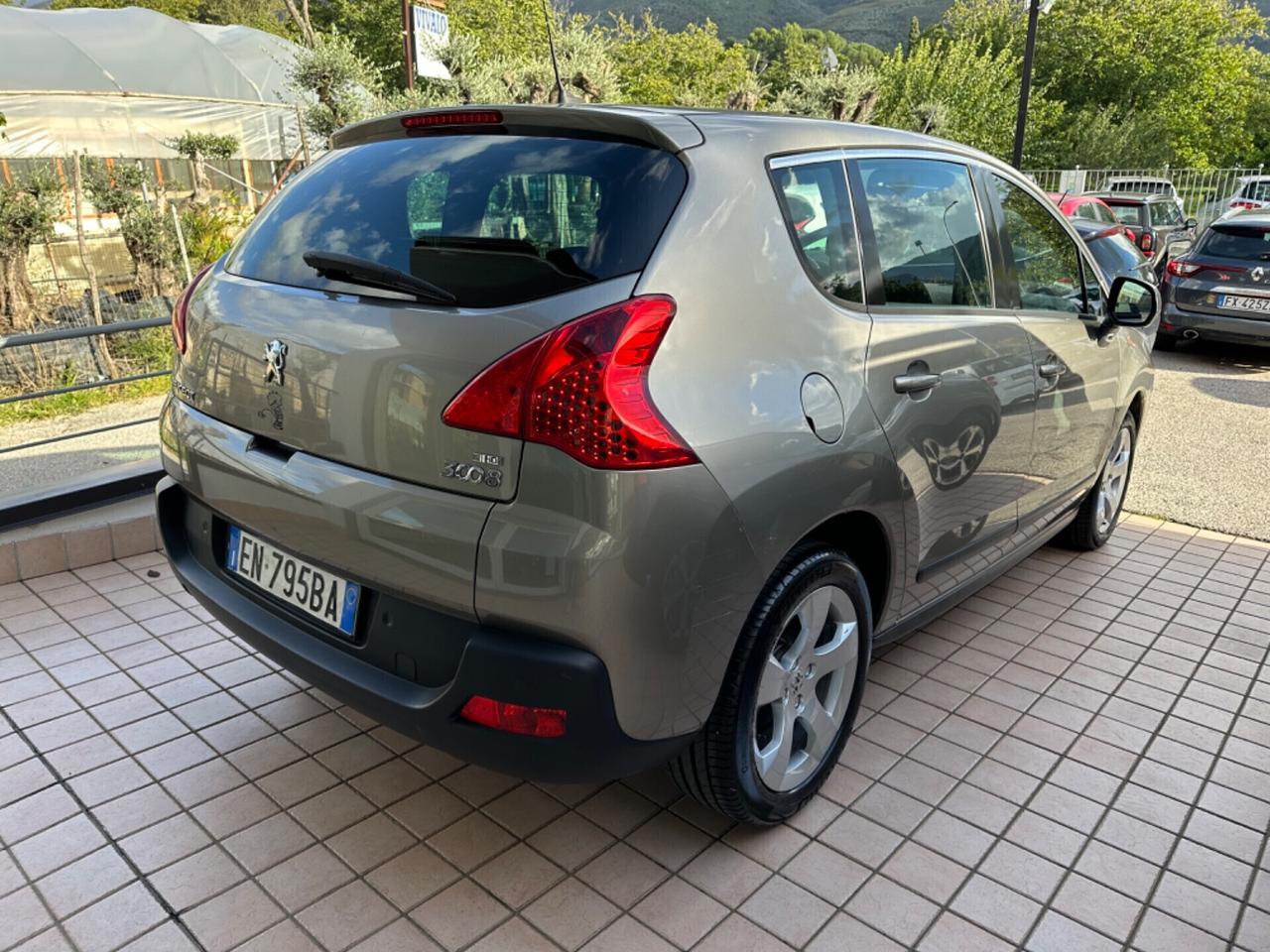 Peugeot 3008 1.6 e-HDi 112CV cambio robotizzato S.&S. Business