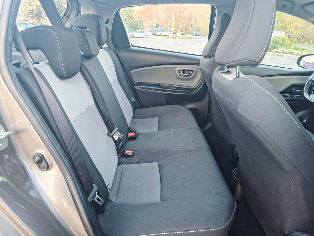 Toyota Yaris 1.5 Hybrid 5 porte Business 2017-E6B Automatico NEO