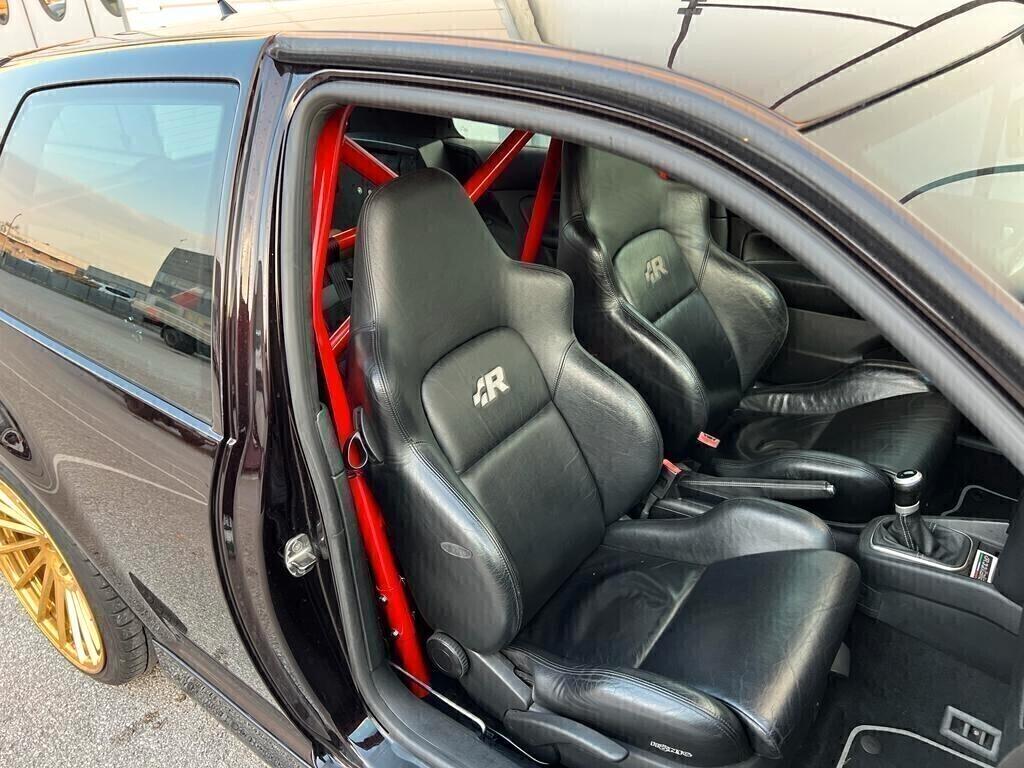 Volkswagen Golf R32