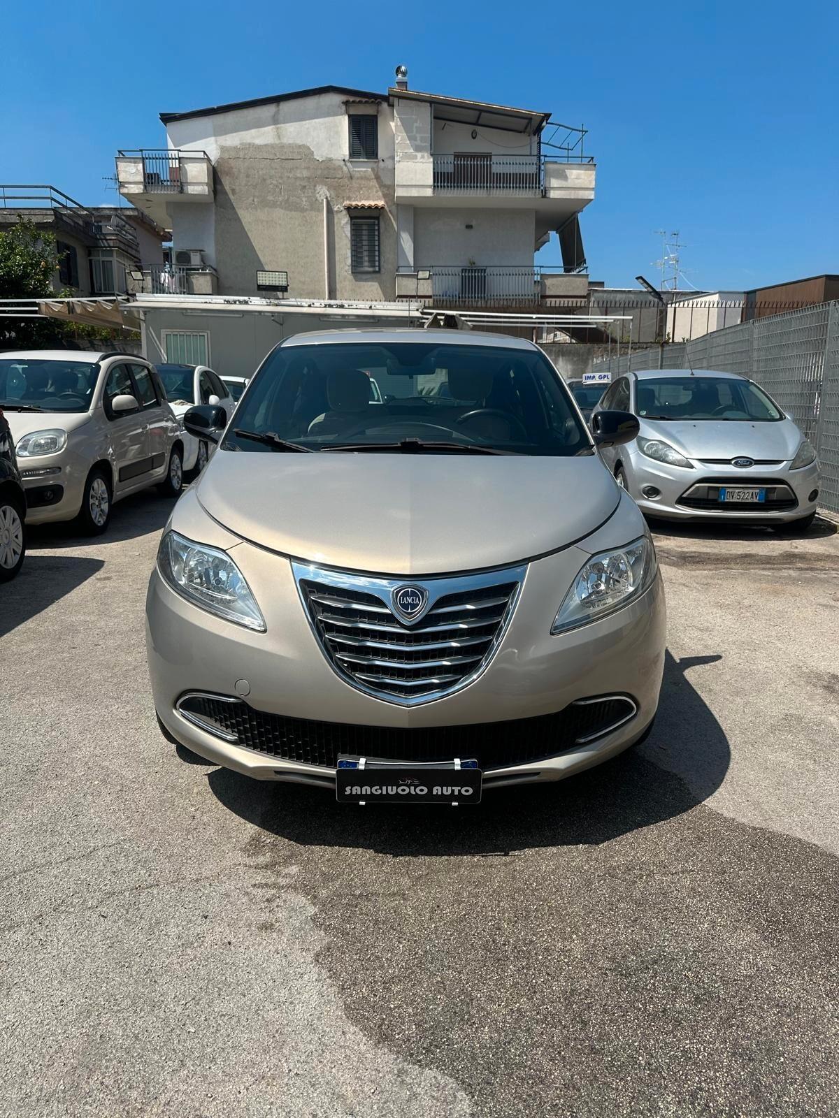 Lancia Ypsilon 1.2 69 CV 5 porte Silver