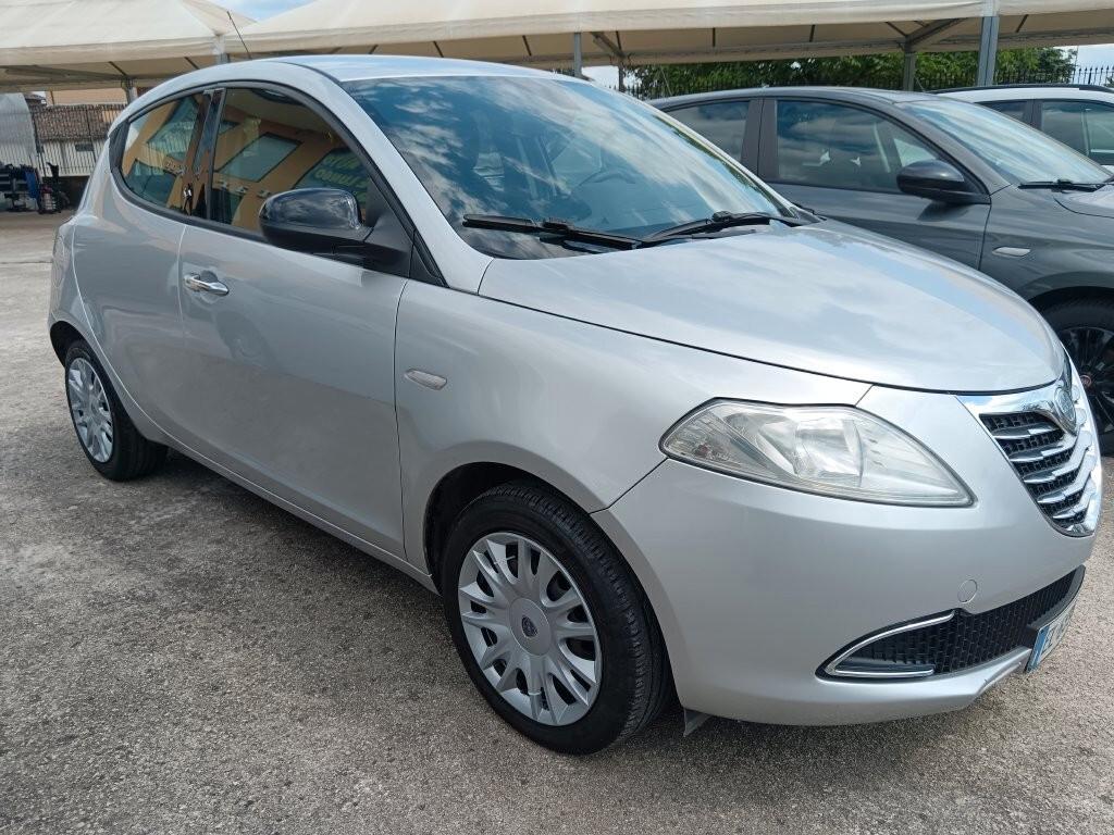 Lancia Ypsilon 1.2 69 CV Unyca