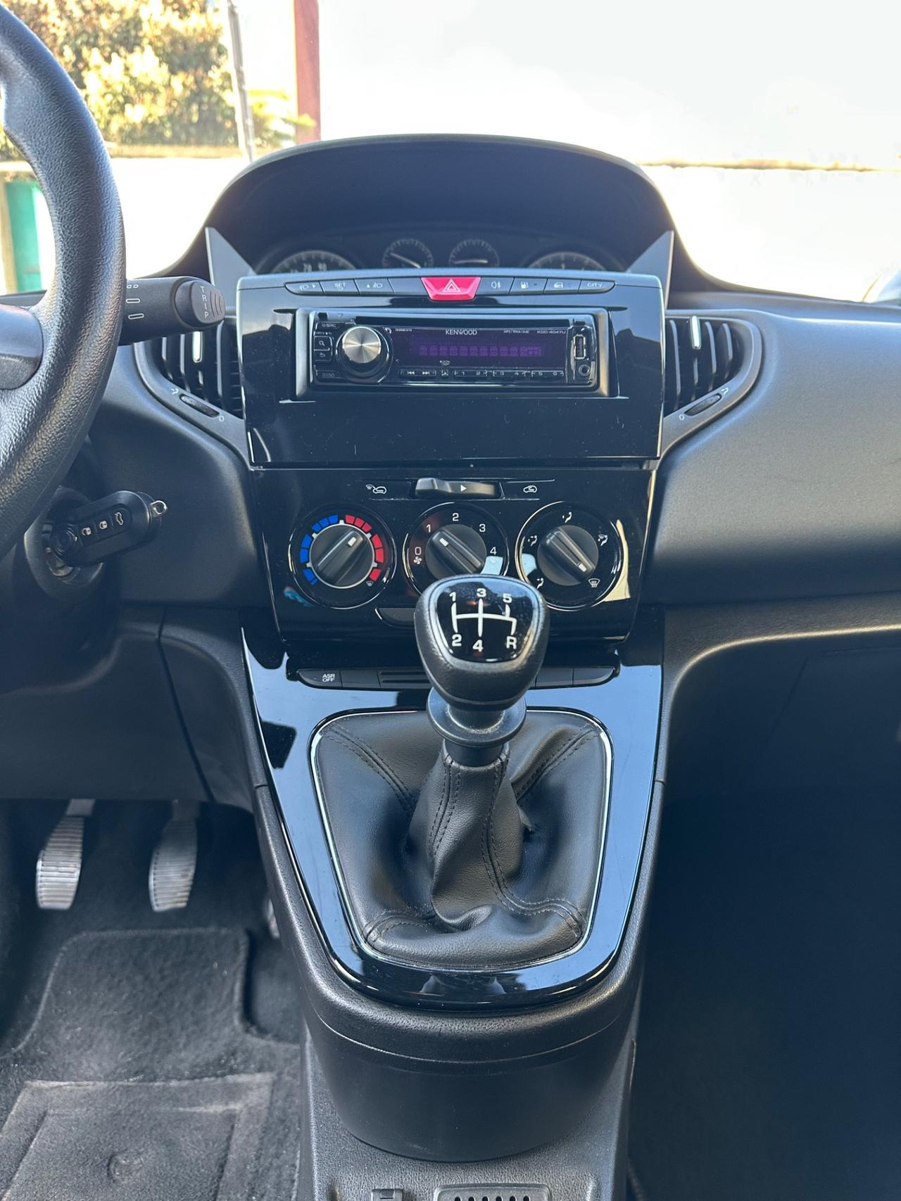 Lancia Ypsilon 1.2 69 CV GPL euro 6 - ok neopatentati