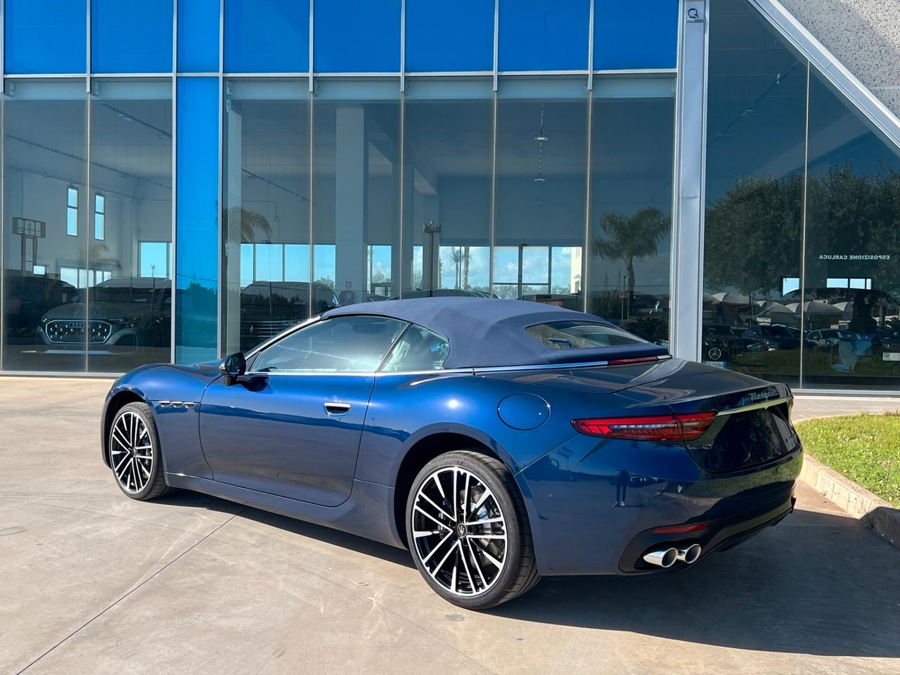 Maserati GranCabrio V6 490 CV AWD possibilità noleggio no scoring