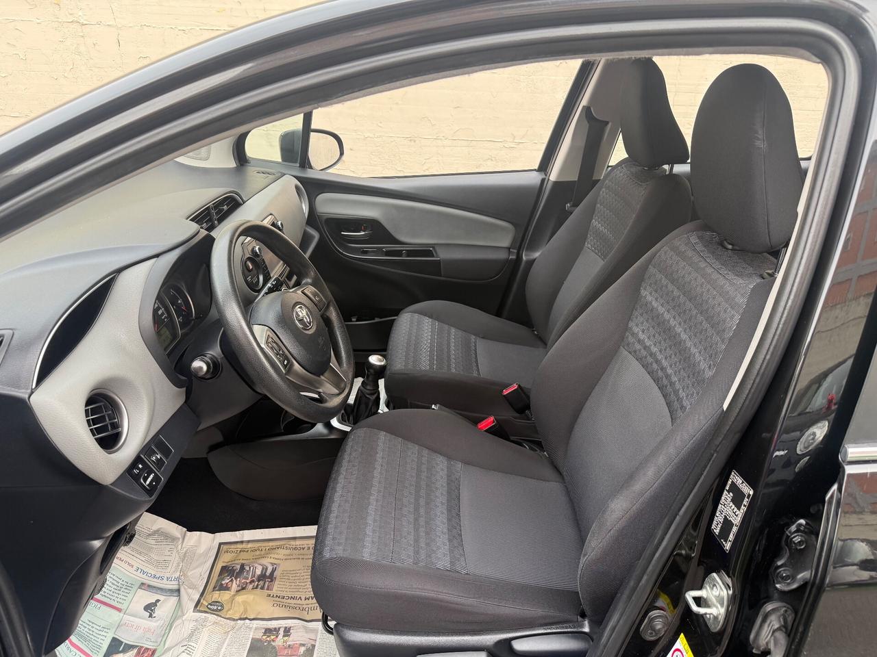 Toyota Yaris 1.0benzina 5porte LOUNGE - 2017