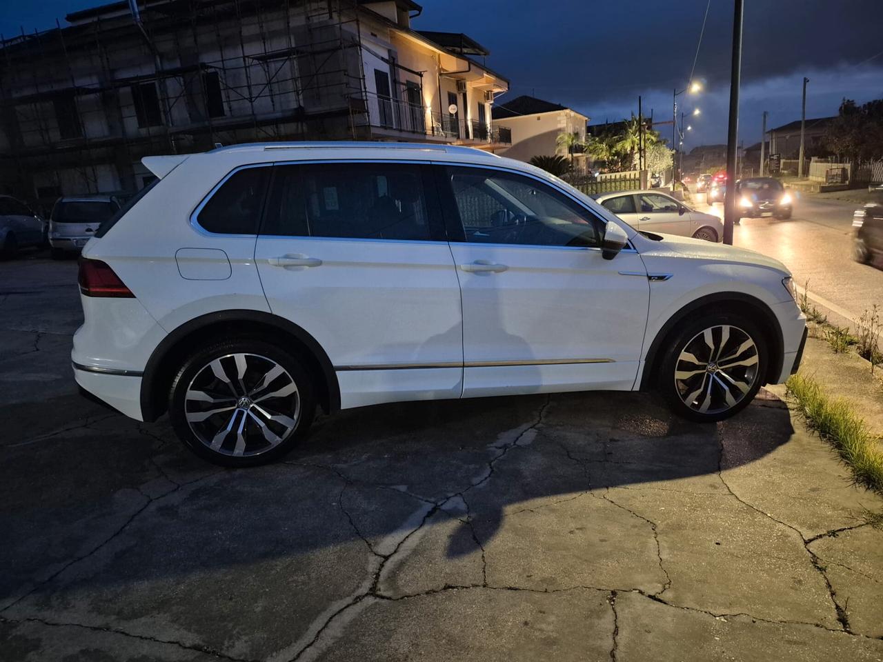 Volkswagen Tiguan 2.0 BiTDI SCR DSG 4MOTION Executive R-Line BMT