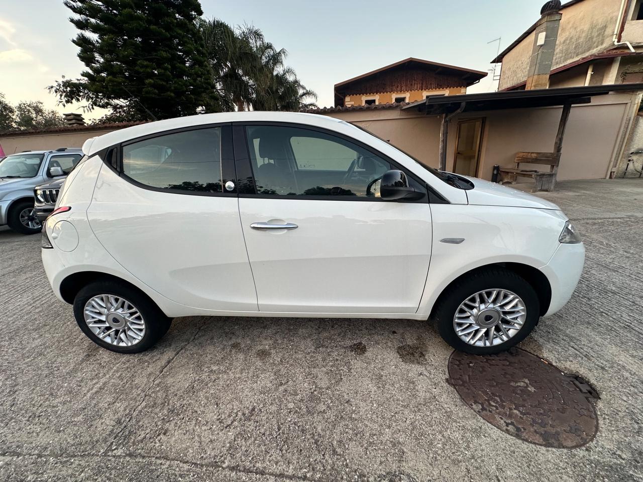 Lancia Ypsilon 0.9 TwinAir 85 CV 5 porte Metano Ecochic Elle