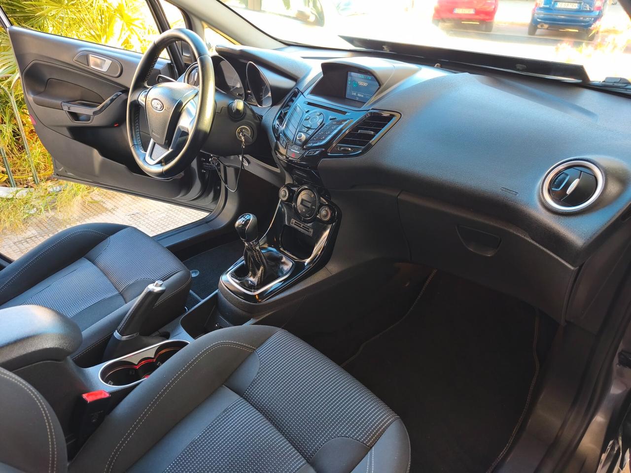 Ford Fiesta 1.5 TDCi 75CV 5 porte Titanium