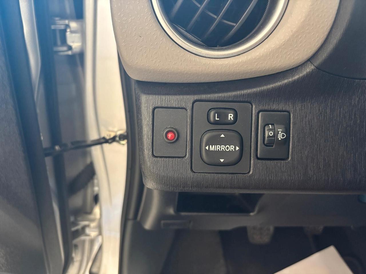 TOYOTA YARIS ANNO 2013 DS 1.4 ADATTA NEOPATENTATI KM 100 MILA