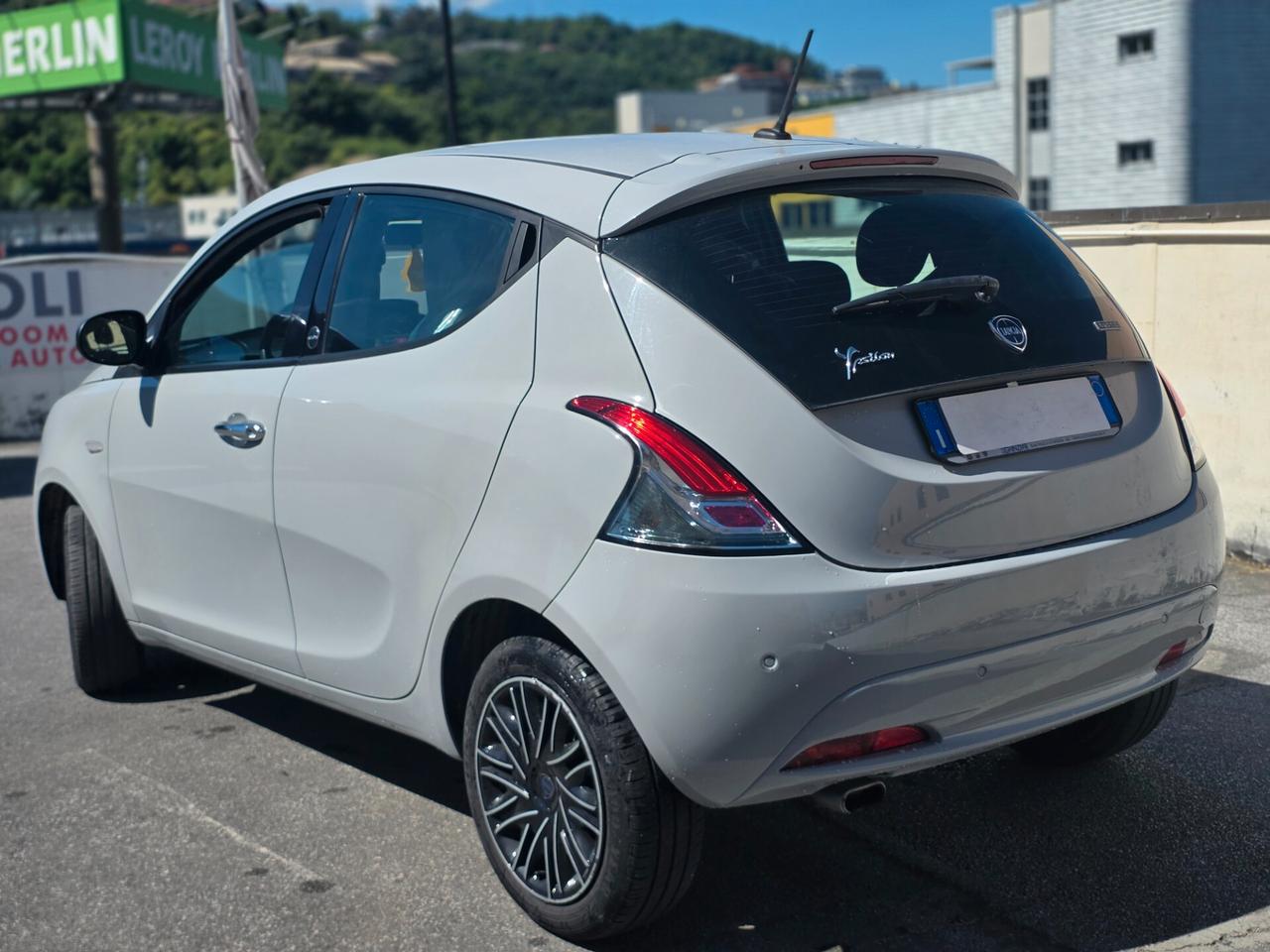 Lancia Ypsilon 1.0 FireFly 5 porte S&S Hybrid Ecochic Gold