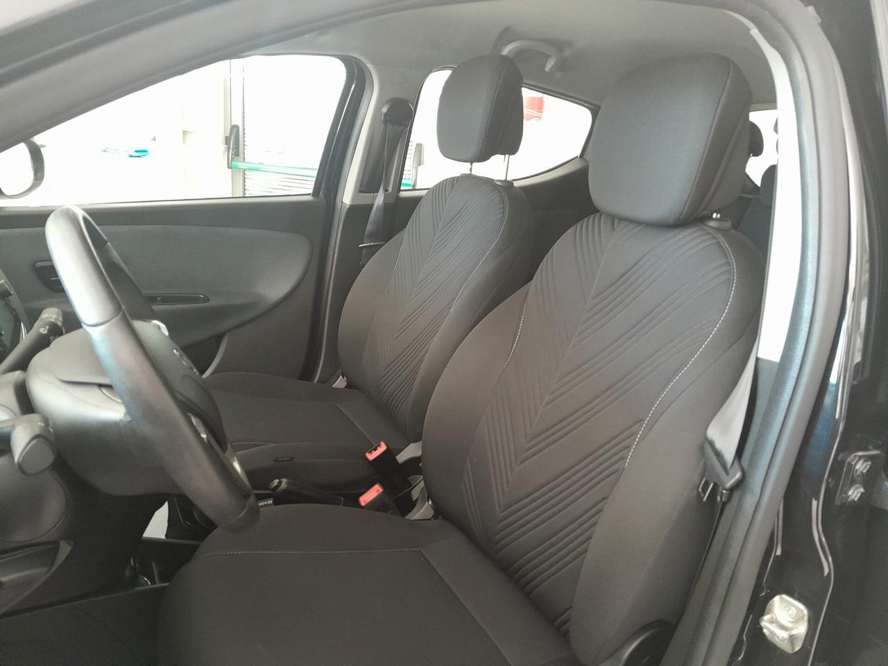 Lancia Ypsilon 1.0 FireFly 5 porte S&S Hybrid Ecochic Gold