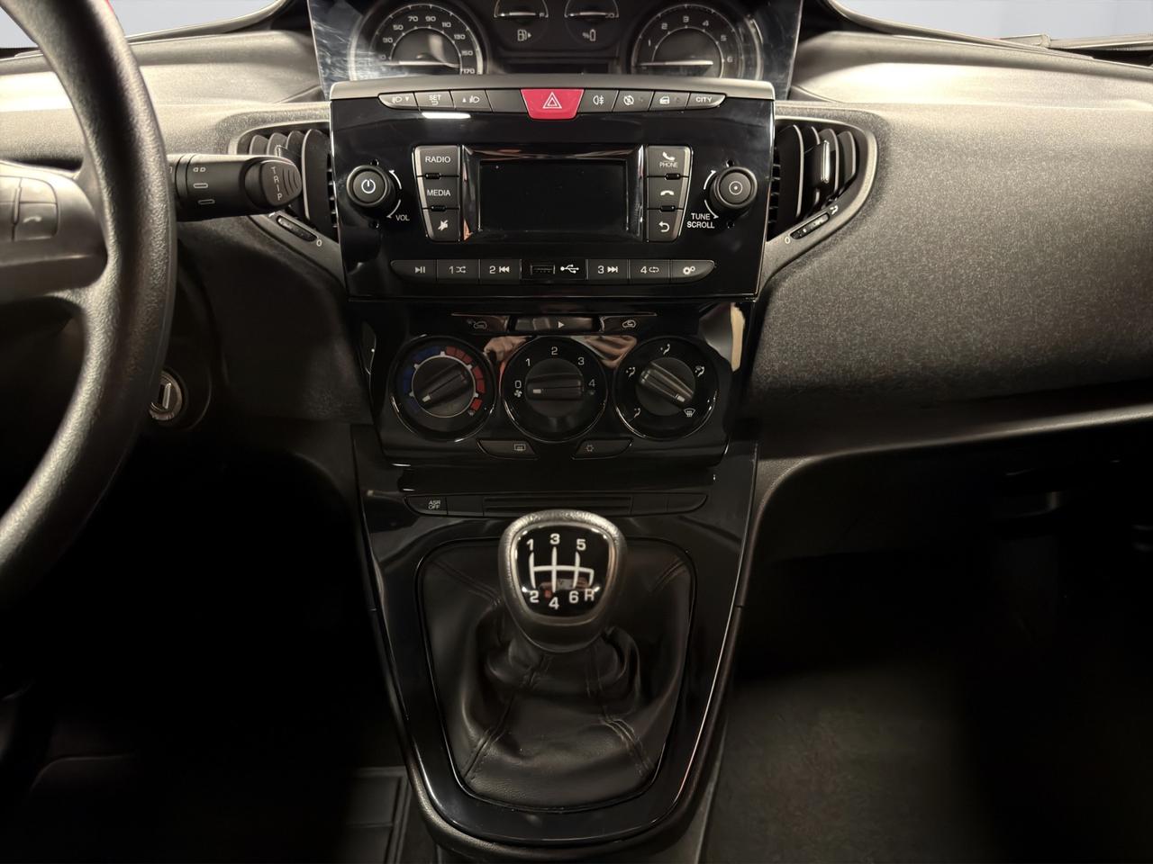 Lancia Ypsilon 1.0 firefly hybrid Silver Plus s&s 70cv