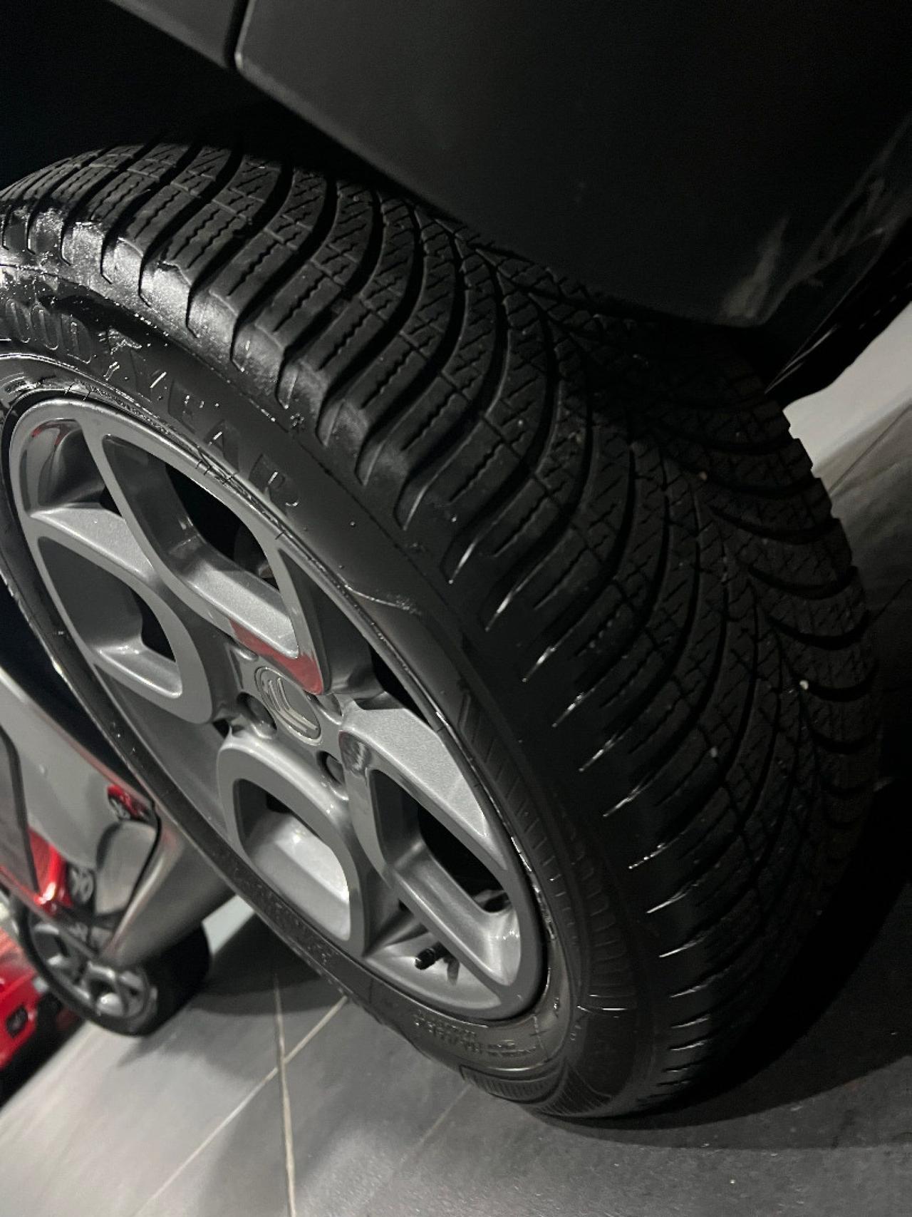 Citroen C4 Cactus 1.6 BlueHDi 100 EAT6 Shine CAMBIOAUTOM/NAVI/RETROC