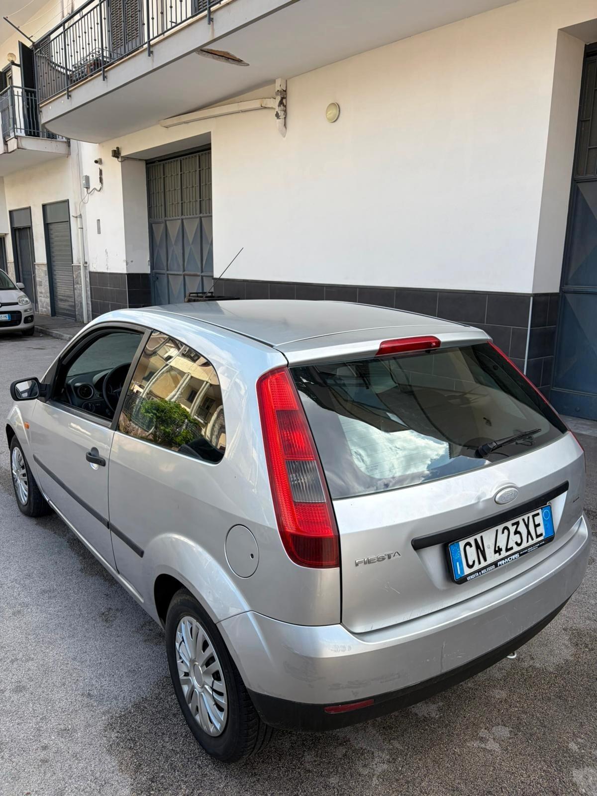 Ford Fiesta 1.2 16V 3P GHIA