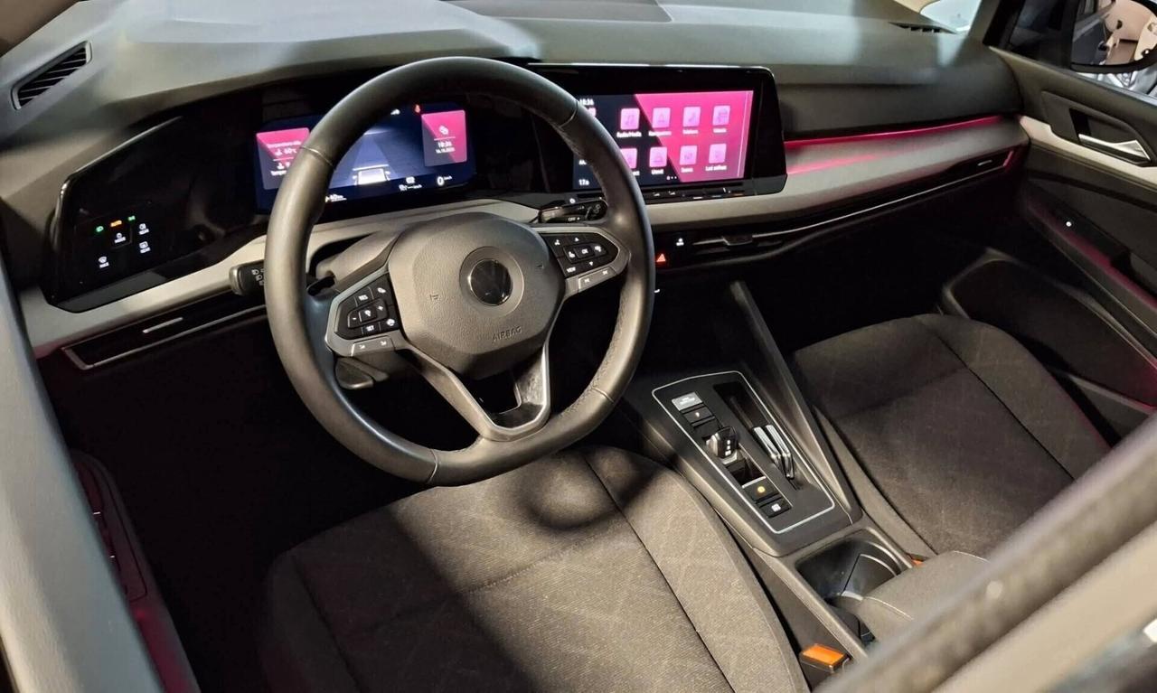 Volkswagen Golf 8 1.0 eTSI EVO DSG uniproprietario