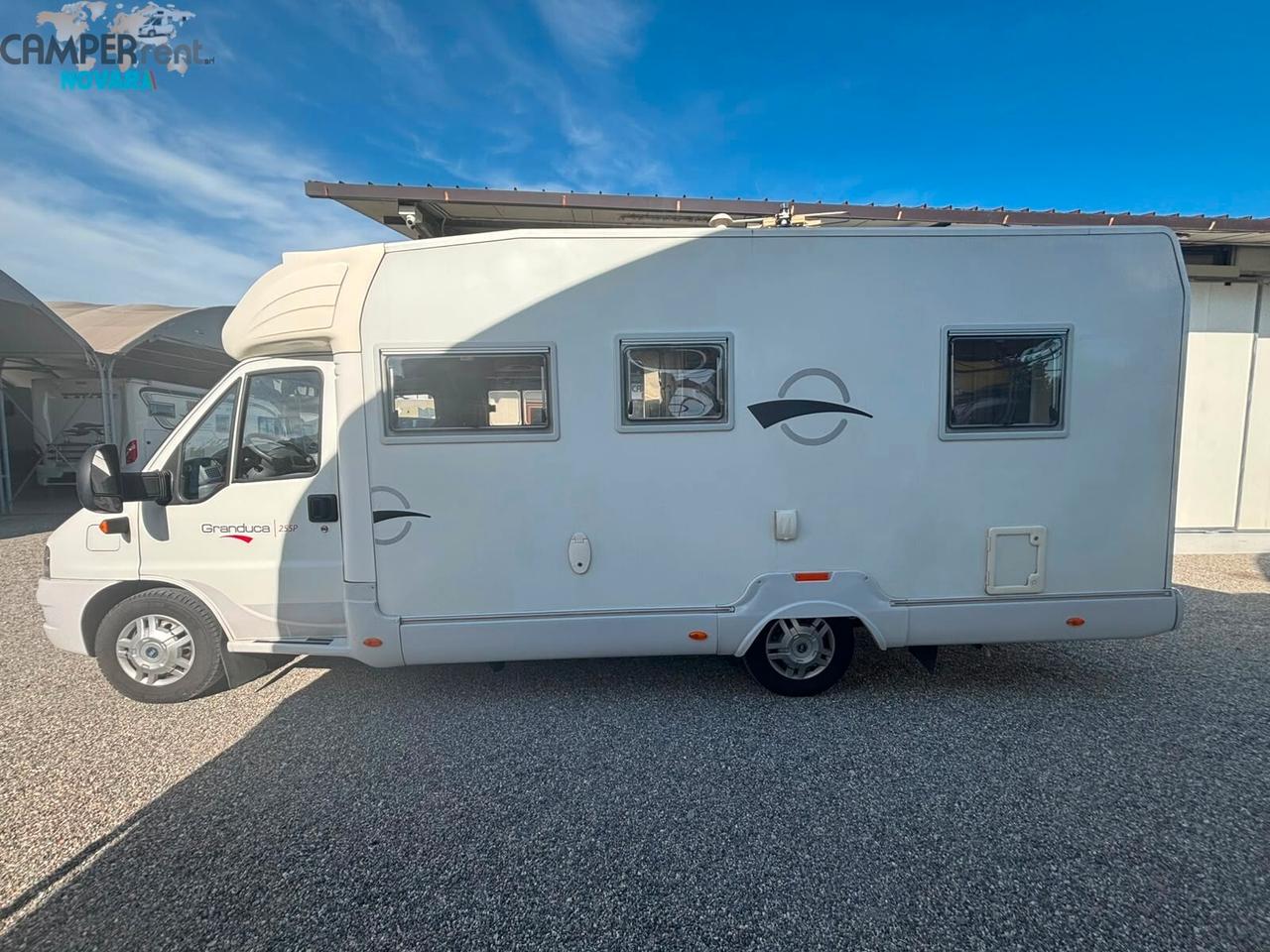 ROLLER TEAM GRANDUCA 255 P - SEMINTEGRALE CON LETTO ALLA FRANCESE ED AMPIO GARAGE (foro 92 x 61)