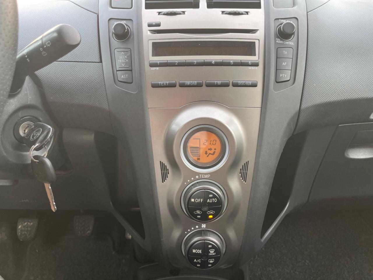 Toyota Yaris 1.3benz 2011 58.000km perfetta per neopatentati