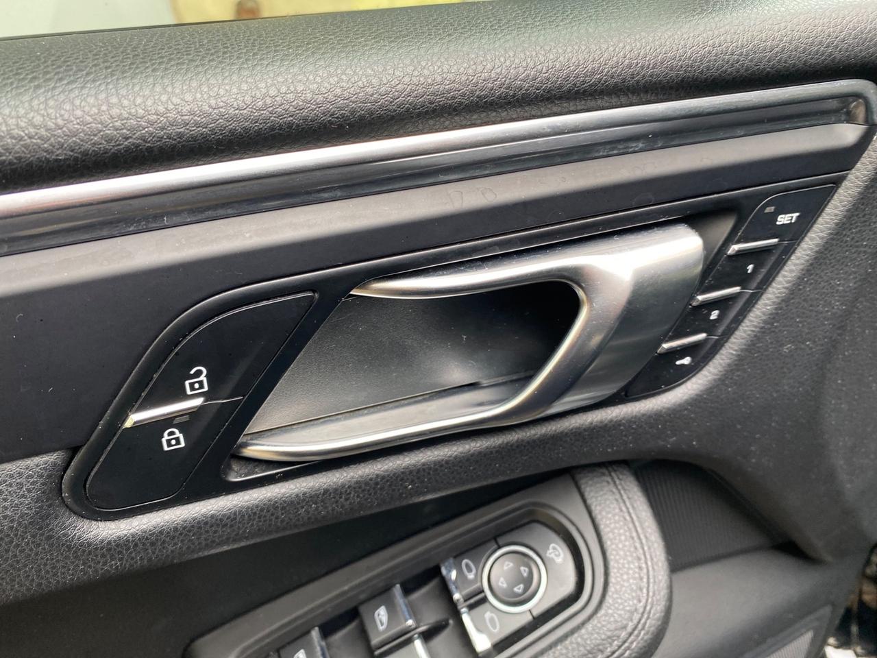 Porsche Macan 2.0 tetto panoramico 245 cv