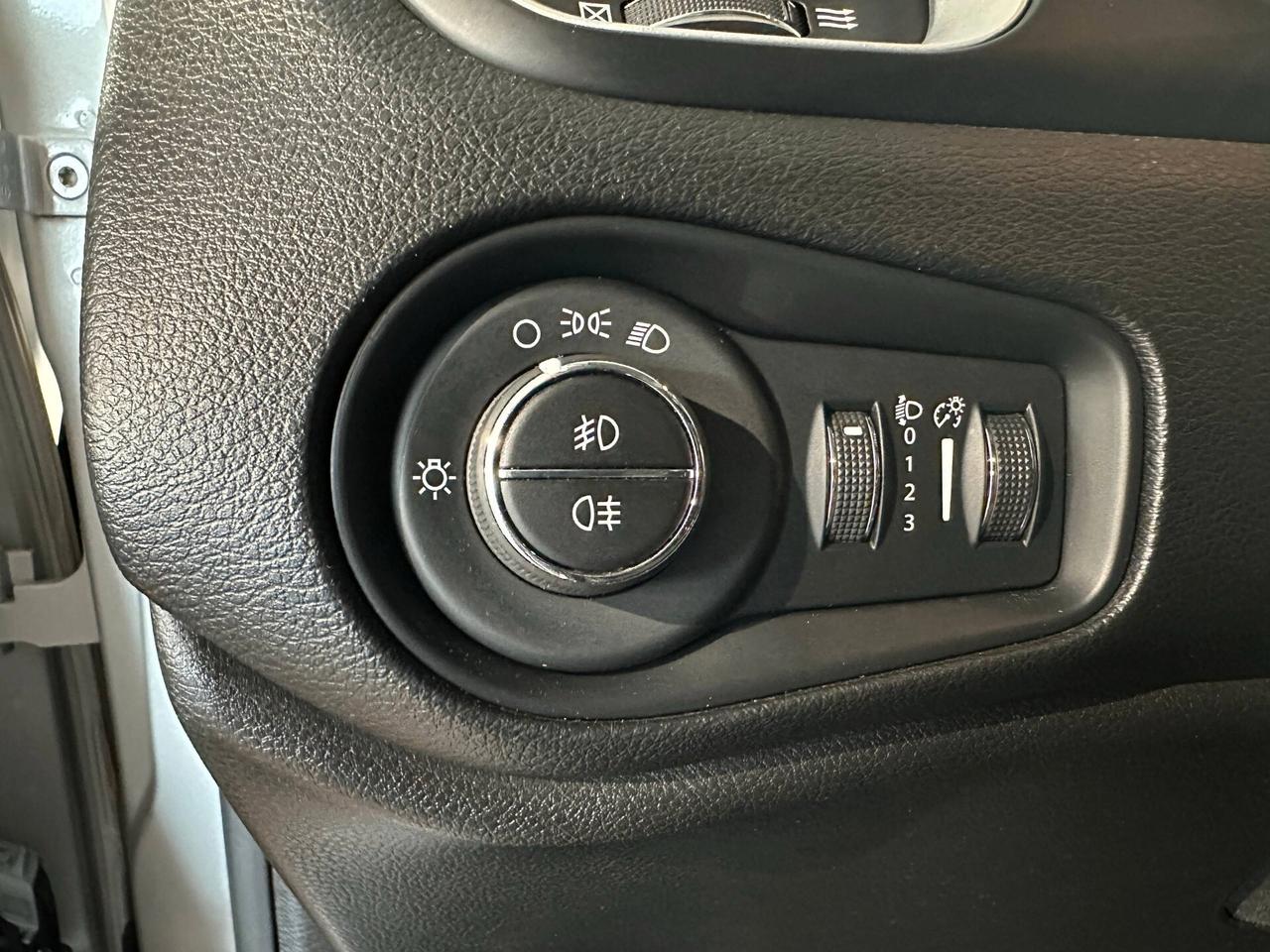Jeep Renegade 1.6 Mjt DDCT 120 CV Longitude