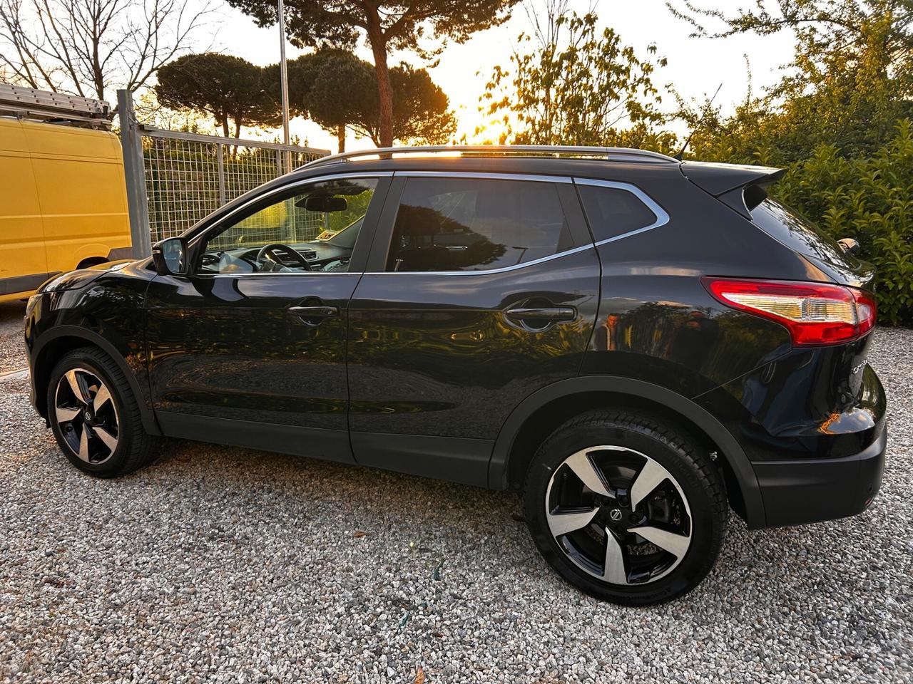 Nissan Qashqai 1.6 dCi 2WD 360 *FULL*TETTO*NAVI*CAMERA*