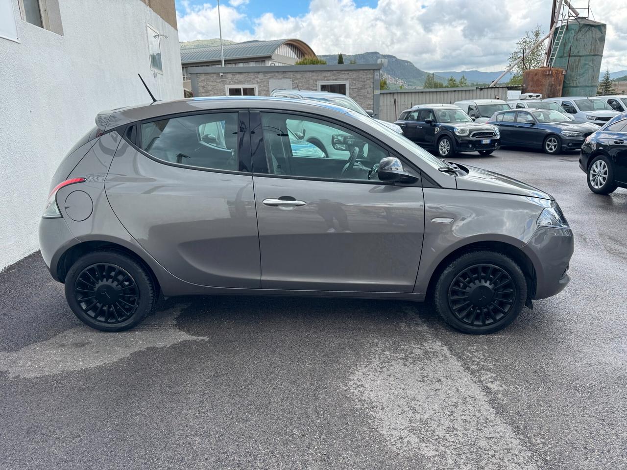 Lancia Ypsilon 1.0 FireFly 5 porte S&S Hybrid UnYca