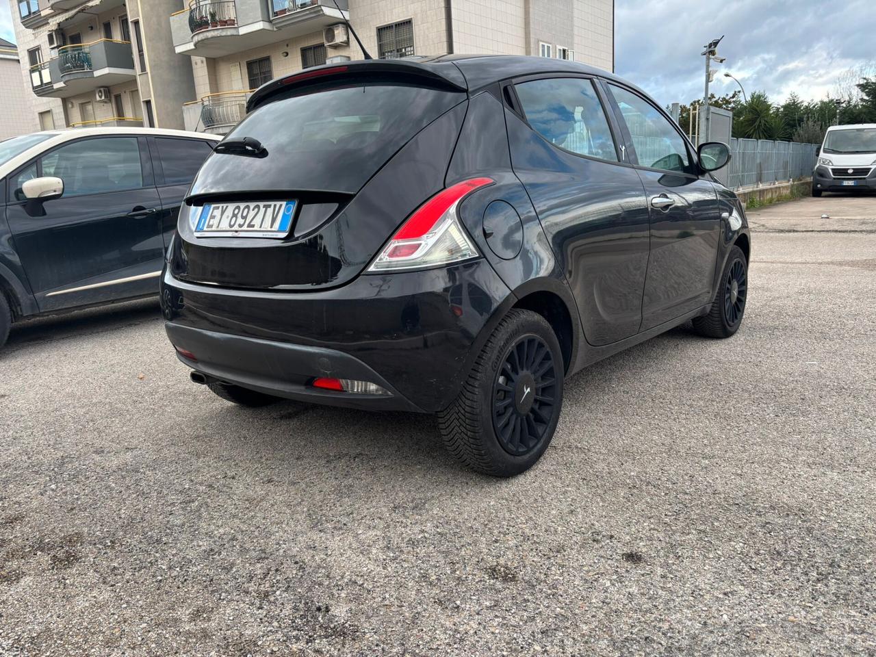 Lancia Ypsilon 1.2 69 CV 5 porte S&S Gold
