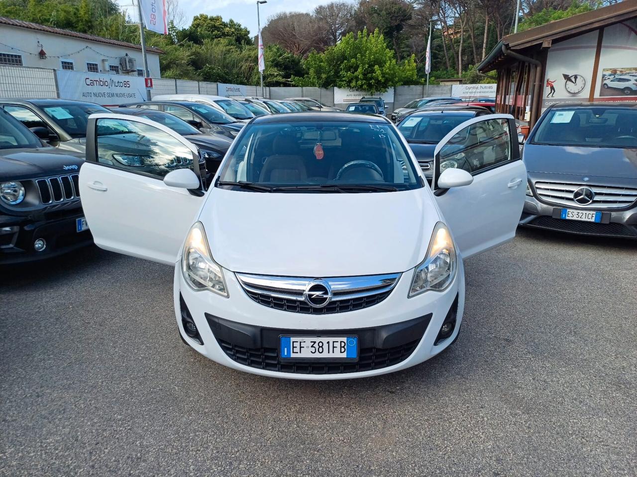 Opel Corsa 1.2 3 porte b-color