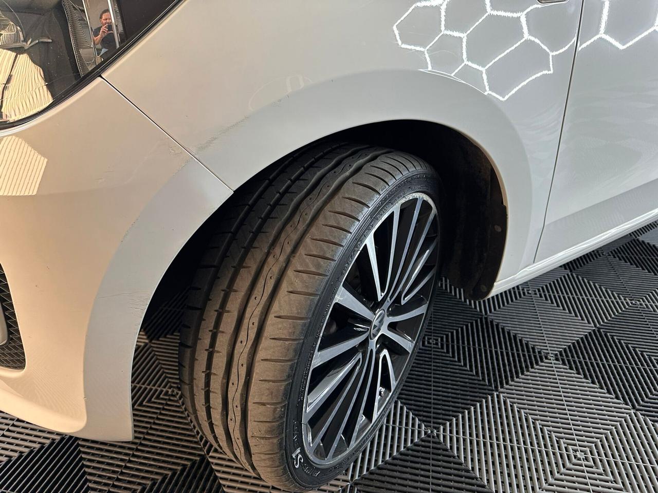 Volkswagen up! 1.0 5p. R-line