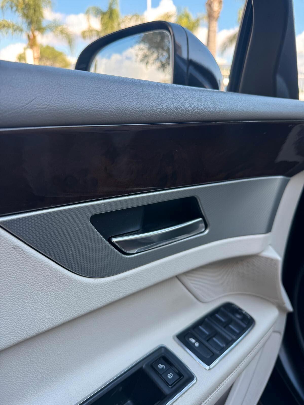 Jaguar XF 3.0 D V6 300 CV cambio automatico Prestige