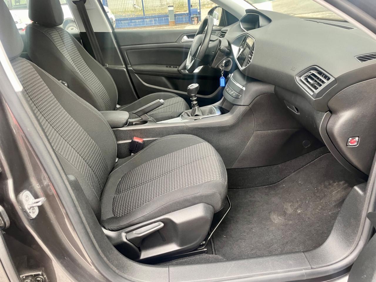 Peugeot 308 BlueHDi 130cv 6m 2021