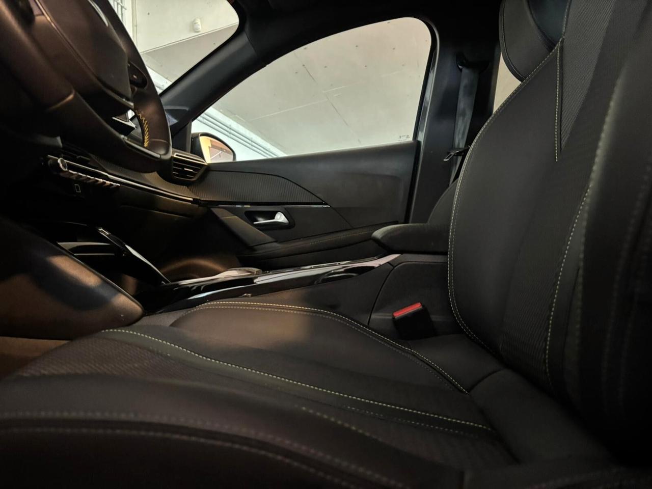 Peugeot 208 GT Hybrid 136 e-DCS6 SPOTICAR