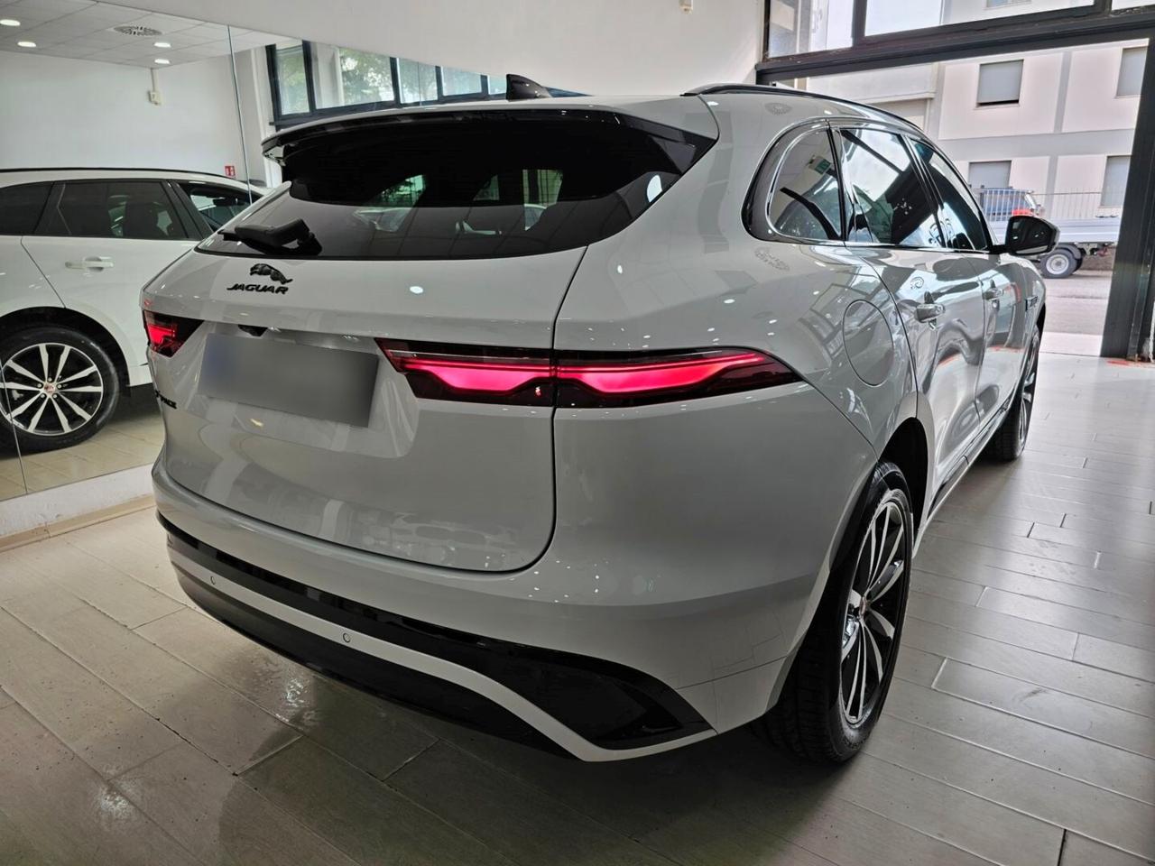 Jaguar F-Pace 2.0 D 204 CV AWD aut. R-Dynamic SE