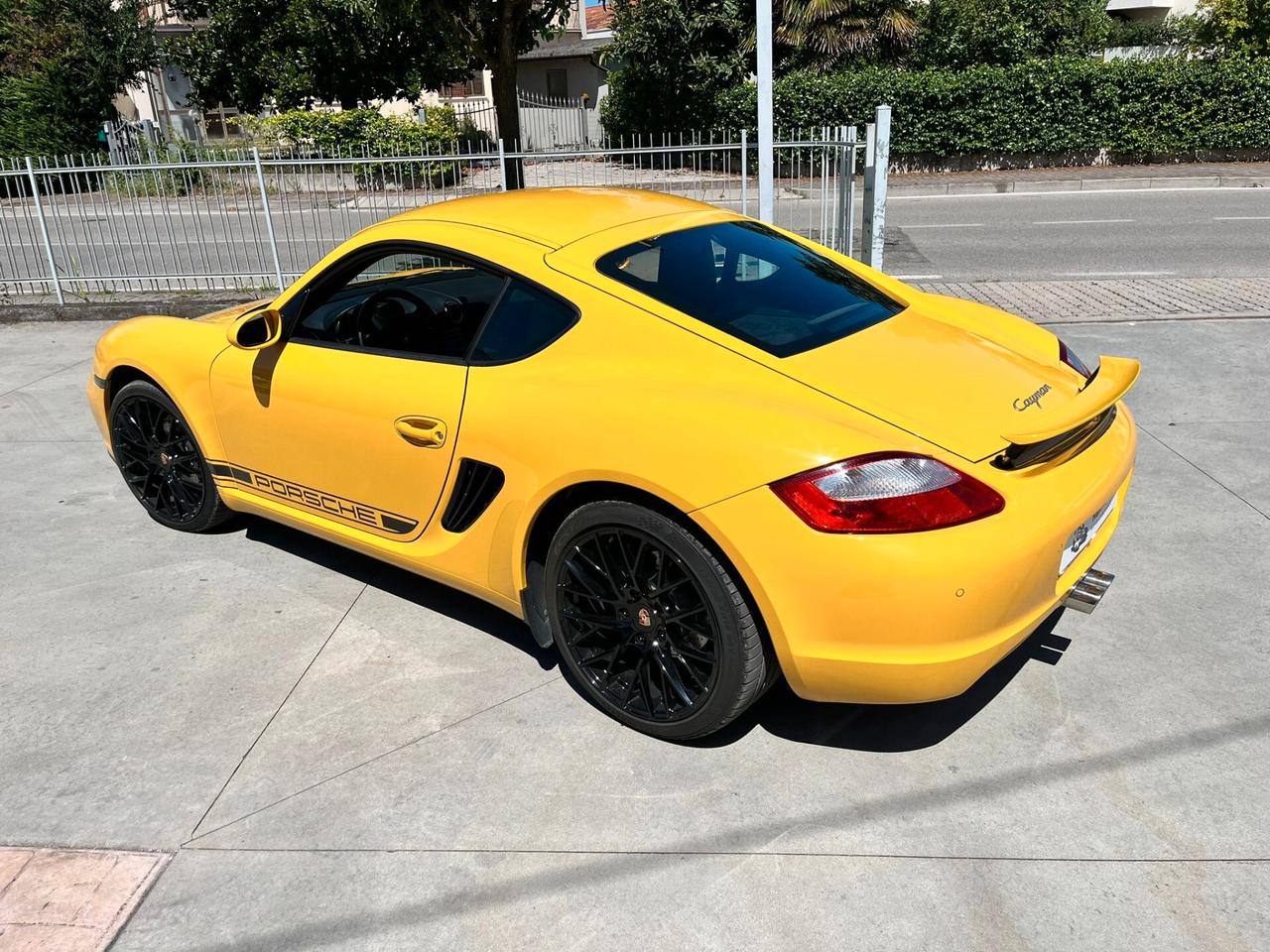 Porsche Cayman 2.7