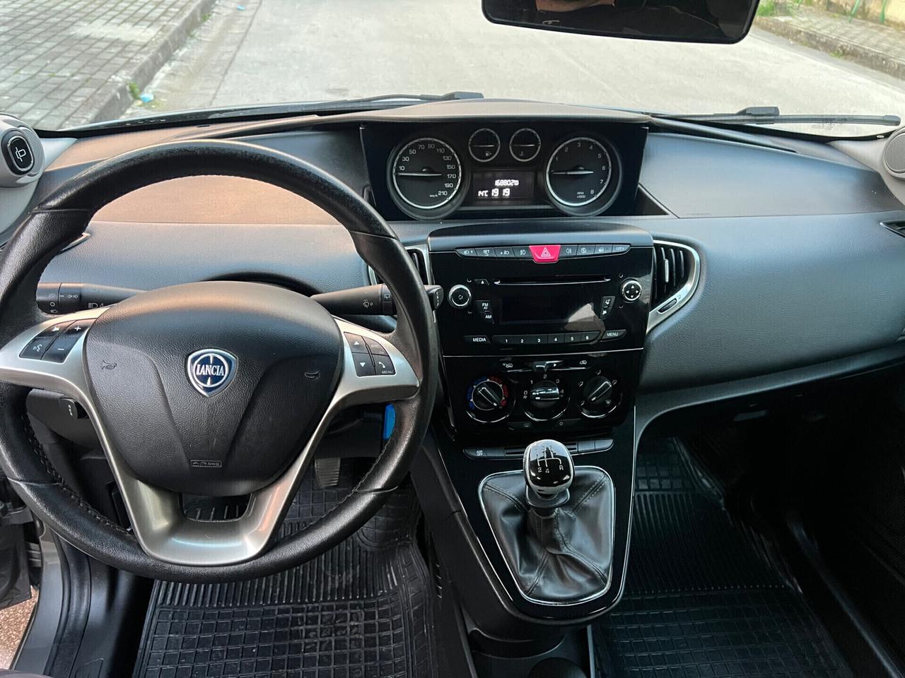 Lancia Ypsilon 1.2 benzina 69cv Gold 2014 full optional