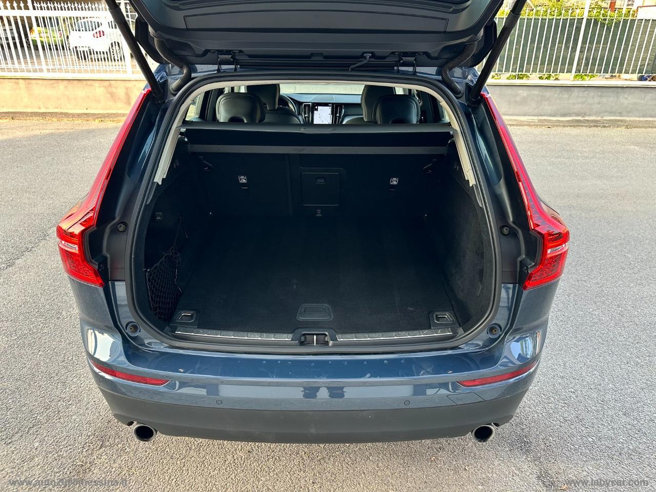 VOLVO XC60 B4 AWD GEARTRONIC MOMENTUM PRO IBRIDO DIESEL